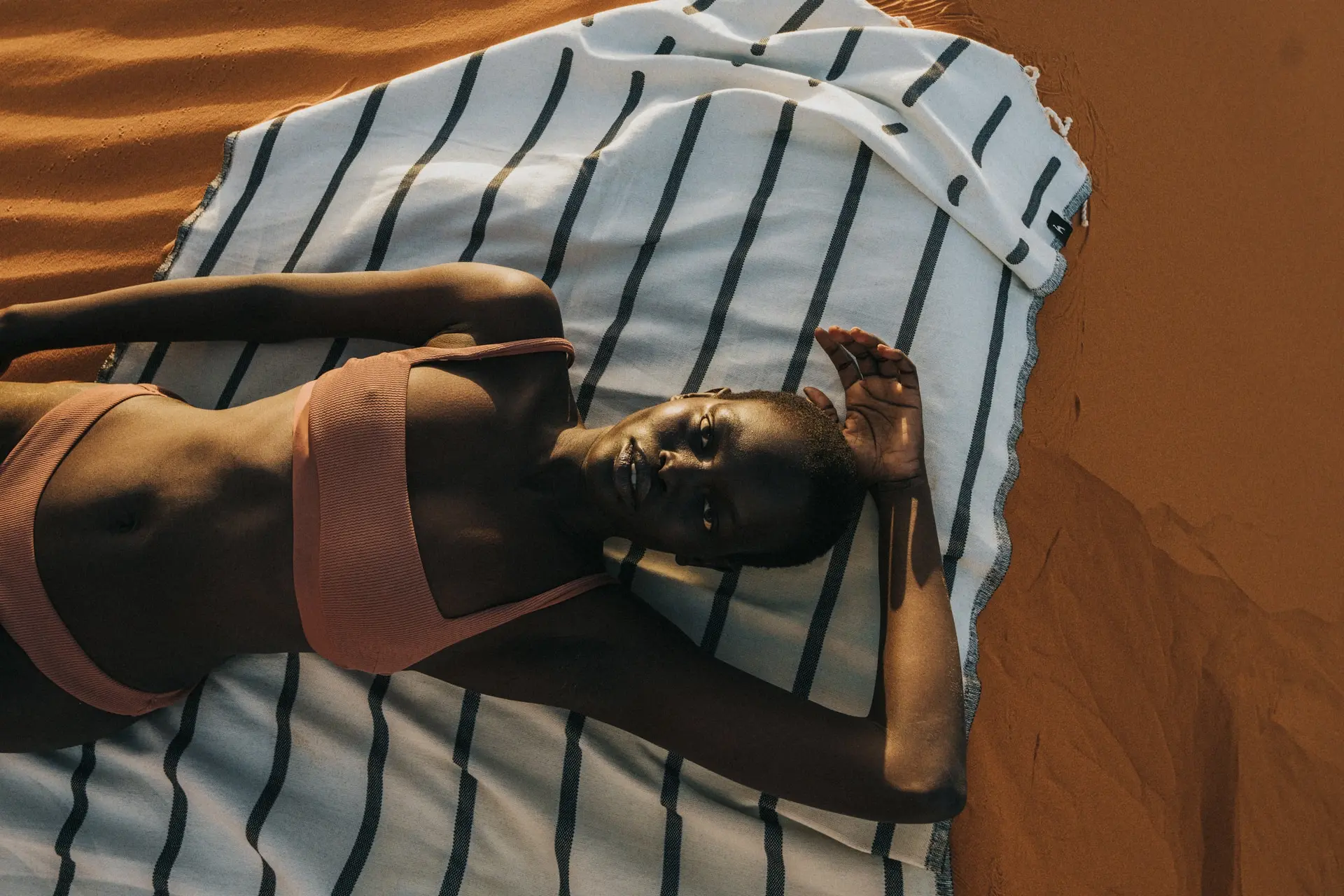 Futah - Nefua Preto & Branco Toalha Individual (5)