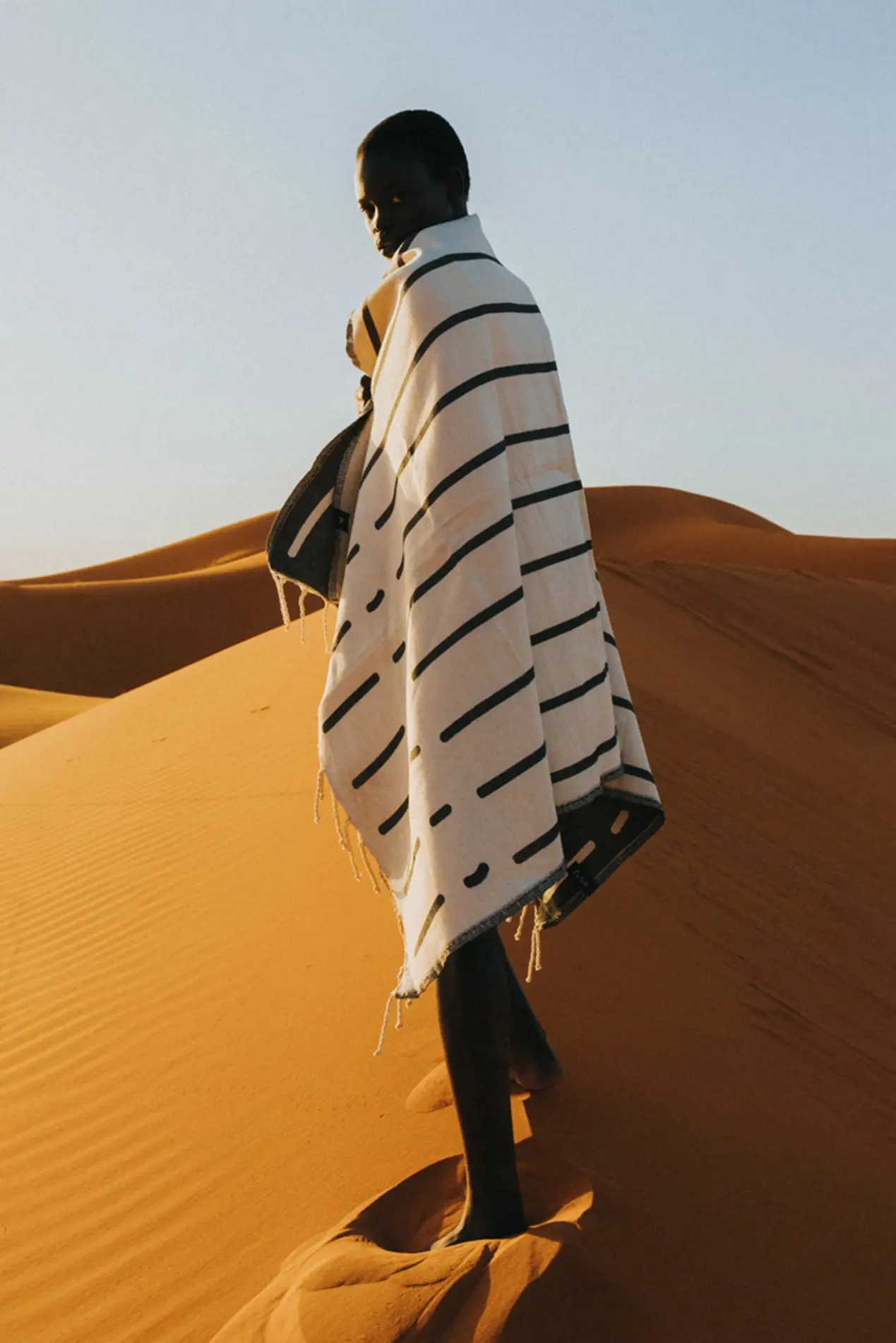 Futah - Nefua Preto & Branco Toalha Individual (7)